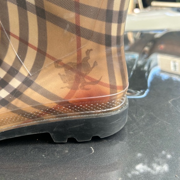 Burberry rain boots - Picture 8 of 9